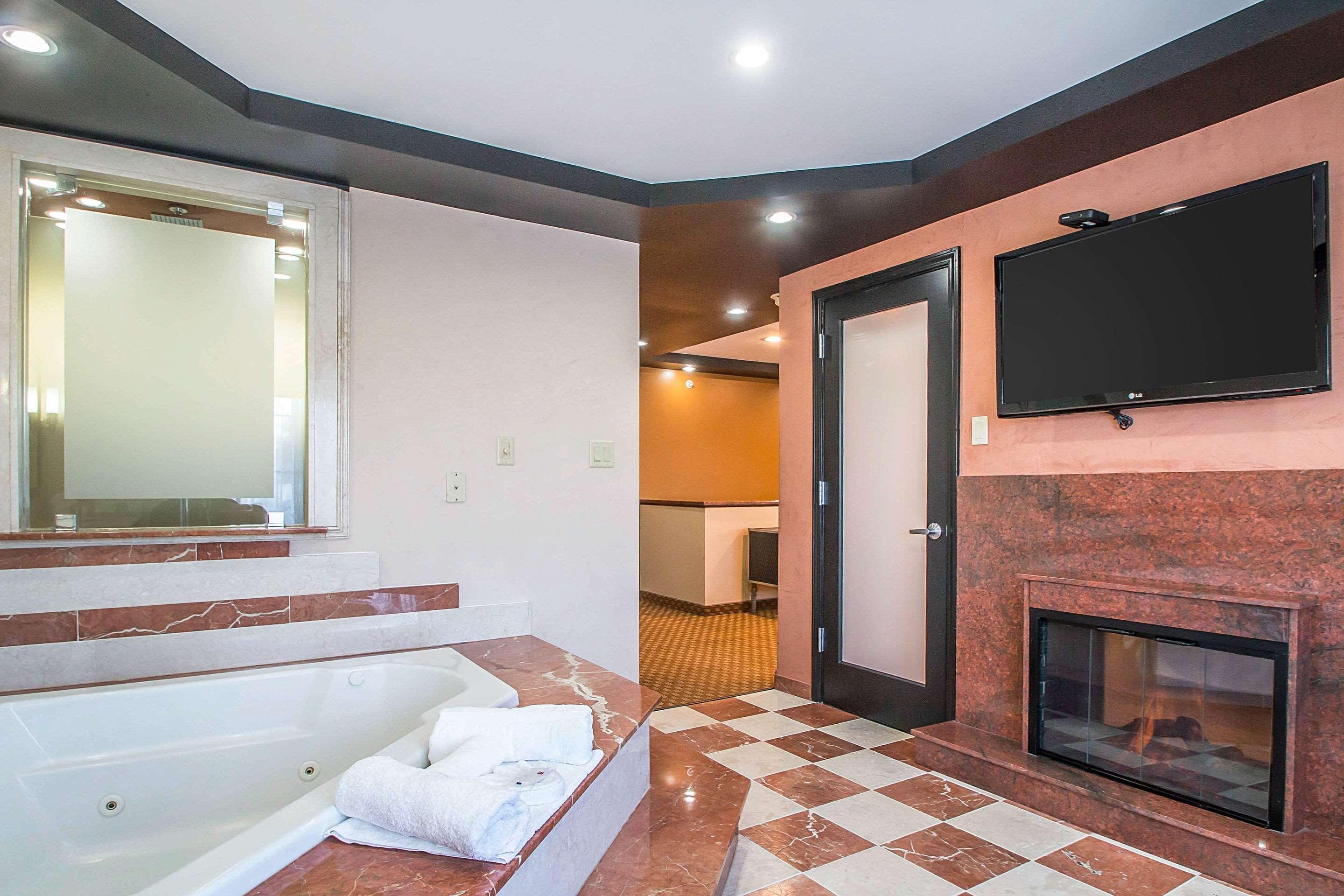 Clarion Inn Elmhurst - Oak Brook Near I-88, I-290, I-294 Bagian luar foto