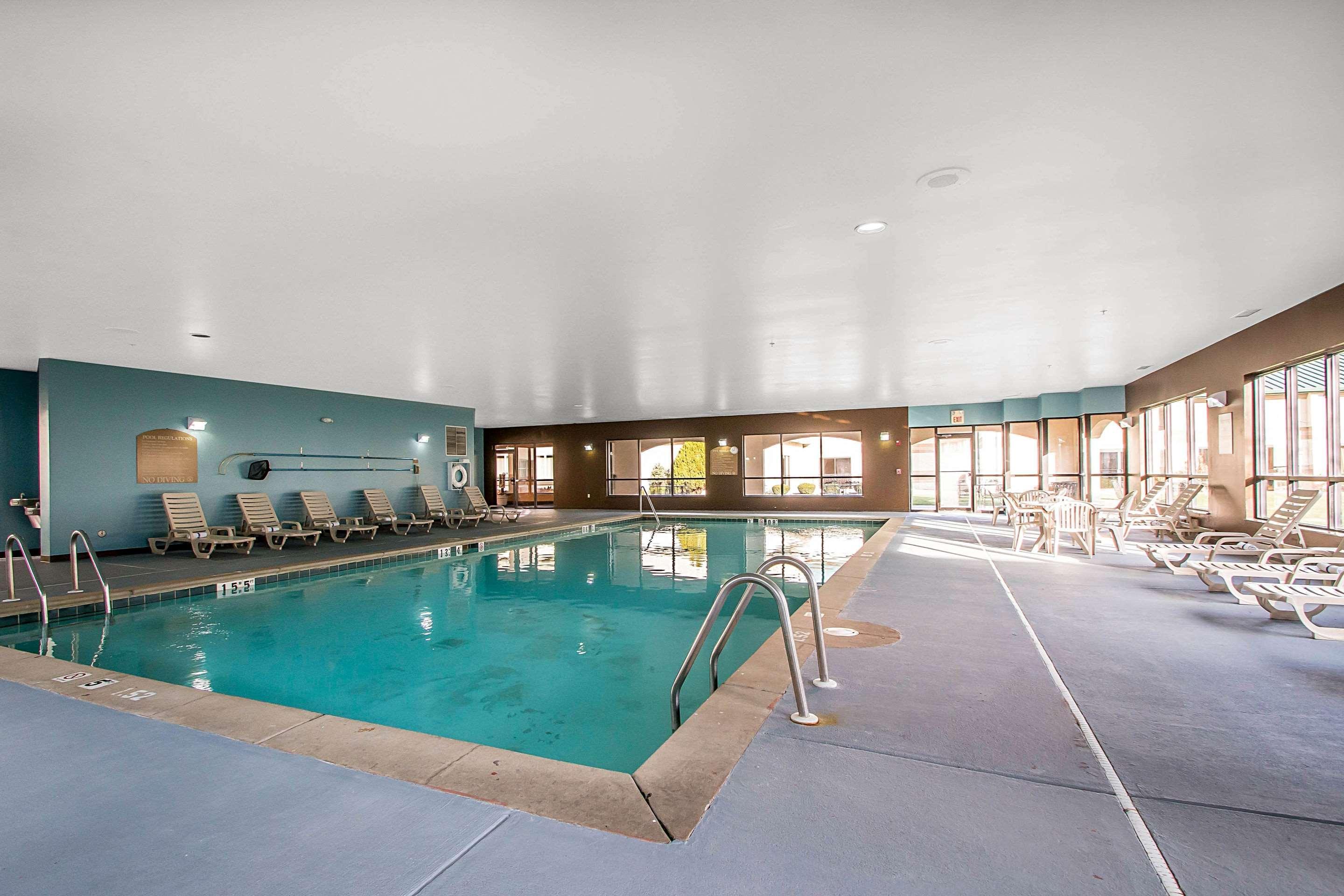Clarion Inn Elmhurst - Oak Brook Near I-88, I-290, I-294 Bagian luar foto