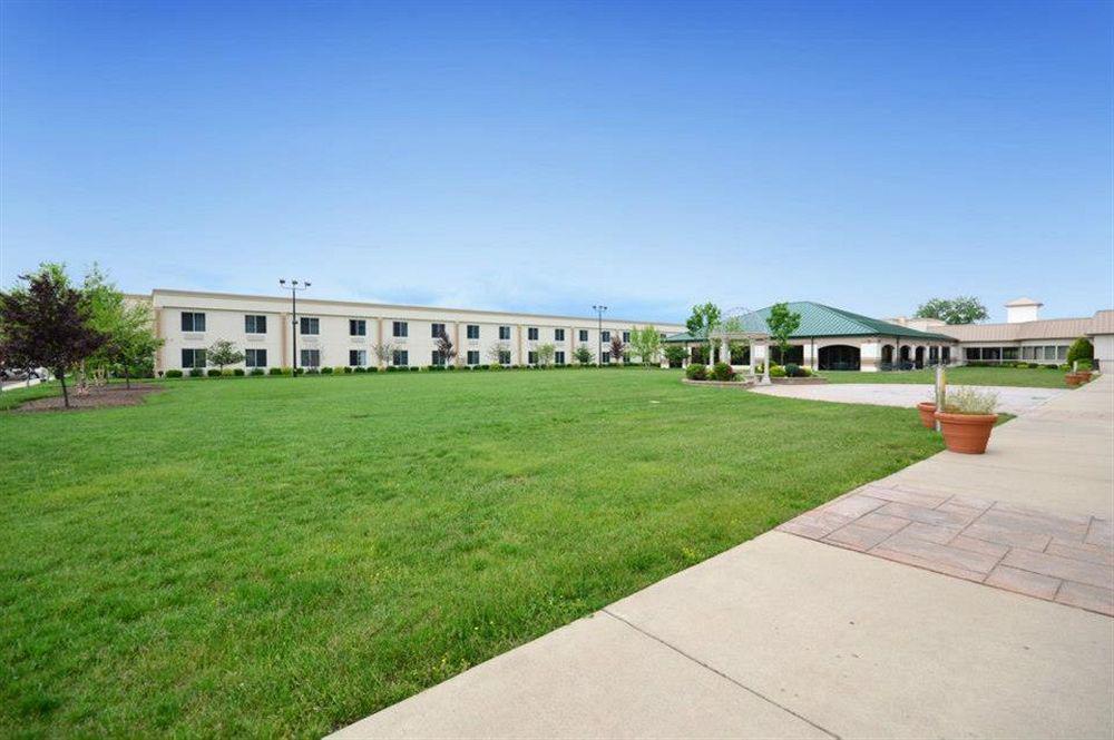 Clarion Inn Elmhurst - Oak Brook Near I-88, I-290, I-294 Bagian luar foto